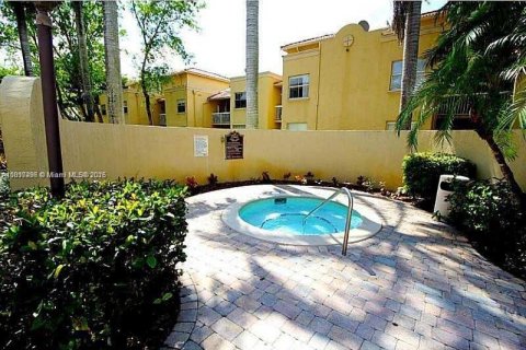 Condo in Doral, Florida, 2 bedrooms № 1772520 - photo 20