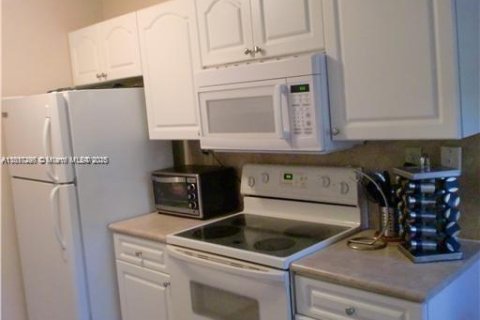 Condo in Doral, Florida, 2 bedrooms № 1772520 - photo 2