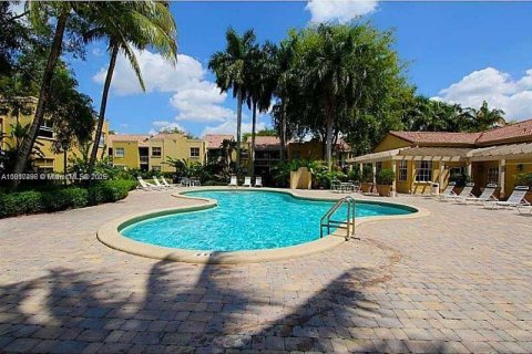 Condo in Doral, Florida, 2 bedrooms № 1772520 - photo 18