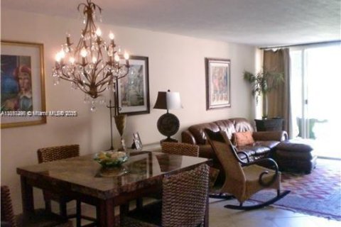 Condo in Doral, Florida, 2 bedrooms № 1772520 - photo 4