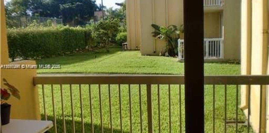 Condo in Doral, Florida, 2 bedrooms № 1772520
