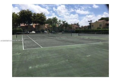 Condo in Doral, Florida, 2 bedrooms № 1772520 - photo 10