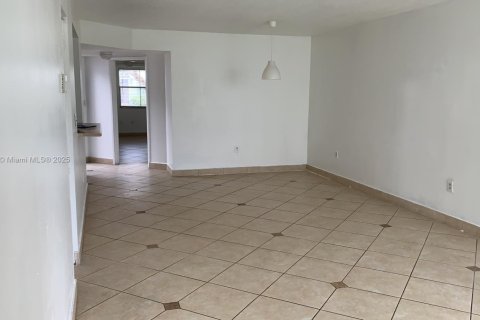 Condo in Doral, Florida, 2 bedrooms № 1772520 - photo 13