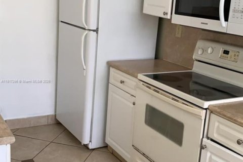 Condo in Doral, Florida, 2 bedrooms № 1772520 - photo 5