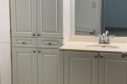 Condo in Doral, Florida, 2 bedrooms № 1772520 - photo 16