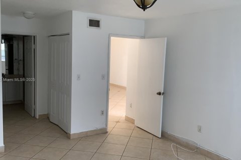 Condo in Doral, Florida, 2 bedrooms № 1772520 - photo 8