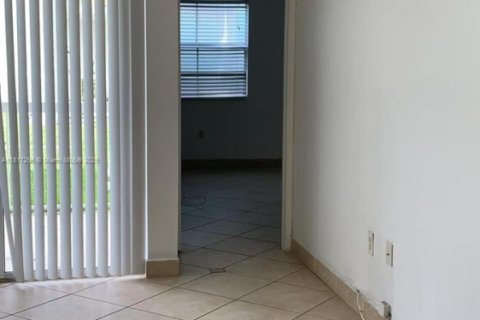 Condo in Doral, Florida, 2 bedrooms № 1772520 - photo 7