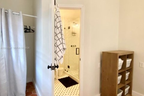 Villa ou maison à louer à Miami, Floride: 3 chambres, 111.48 m2 № 2068089 - photo 12