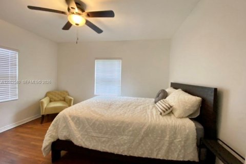 Villa ou maison à louer à Miami, Floride: 3 chambres, 111.48 m2 № 2068089 - photo 18