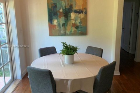 Villa ou maison à louer à Miami, Floride: 3 chambres, 111.48 m2 № 2068089 - photo 4