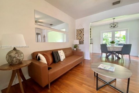 Villa ou maison à louer à Miami, Floride: 3 chambres, 111.48 m2 № 2068089 - photo 8