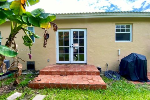 Villa ou maison à louer à Miami, Floride: 3 chambres, 111.48 m2 № 2068089 - photo 26