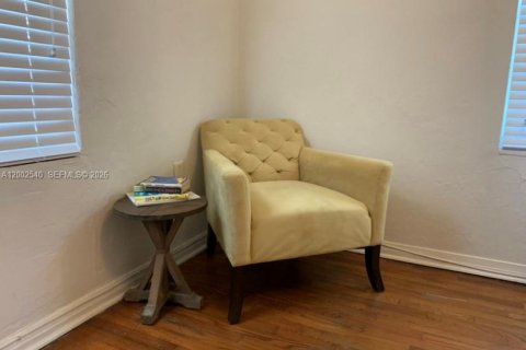 Villa ou maison à louer à Miami, Floride: 3 chambres, 111.48 m2 № 2068089 - photo 21