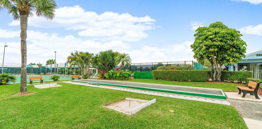 House in Delray Beach, Florida 2 bedrooms, 104.89 sq.m. № 1188560