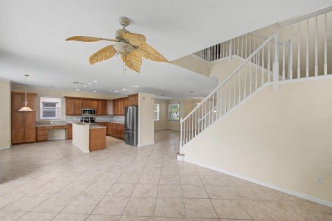 House in Port St. Lucie, Florida 5 bedrooms, 257.53 sq.m. № 2290915 - photo 10