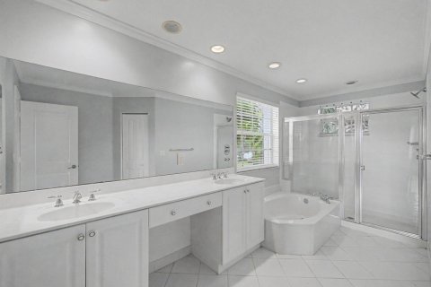 House in Port St. Lucie, Florida 5 bedrooms, 257.53 sq.m. № 2290915 - photo 14