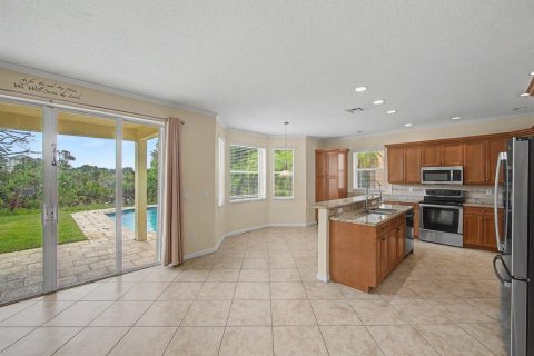 House in Port St. Lucie, Florida 5 bedrooms, 257.53 sq.m. № 2290915 - photo 7