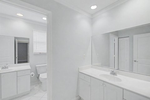 House in Port St. Lucie, Florida 5 bedrooms, 257.53 sq.m. № 2290915 - photo 16