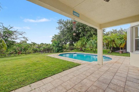 House in Port St. Lucie, Florida 5 bedrooms, 257.53 sq.m. № 2290915 - photo 23