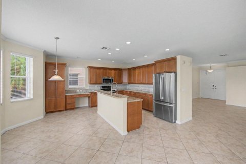 House in Port St. Lucie, Florida 5 bedrooms, 257.53 sq.m. № 2290915 - photo 8