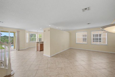 House in Port St. Lucie, Florida 5 bedrooms, 257.53 sq.m. № 2290915 - photo 5