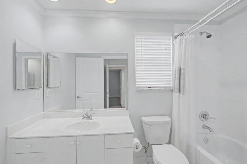 House in Port St. Lucie, Florida 5 bedrooms, 257.53 sq.m. № 2290915 - photo 17