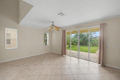 House in Port St. Lucie, Florida 5 bedrooms, 257.53 sq.m. № 2290915 - photo 11