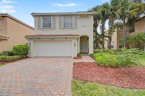 House in Port St. Lucie, Florida 5 bedrooms, 257.53 sq.m. № 2290915 - photo 3