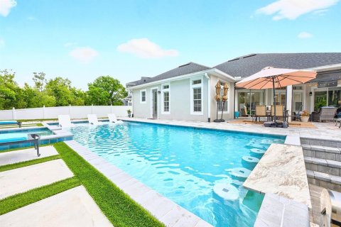 House in Orlando, Florida 4 bedrooms, 263.94 sq.m. № 2092228 - photo 3