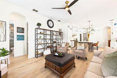 House in Orlando, Florida 4 bedrooms, 263.94 sq.m. № 2092228 - photo 14