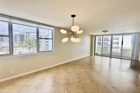 Снять в аренду кондоминиум в Халландейл-Бич, Флорида 3 спальни, 132.11м2, № 1991941 - фото 7