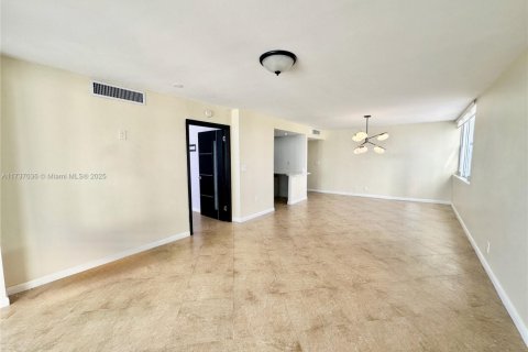 Снять в аренду кондоминиум в Халландейл-Бич, Флорида 3 спальни, 132.11м2, № 1991941 - фото 12