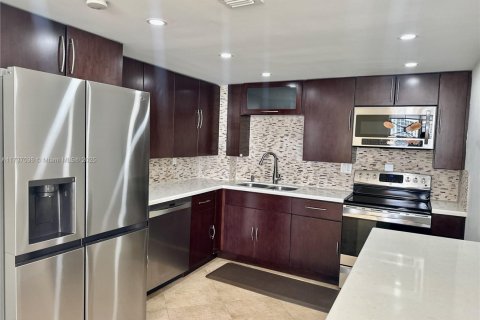 Снять в аренду кондоминиум в Халландейл-Бич, Флорида 3 спальни, 132.11м2, № 1991941 - фото 18