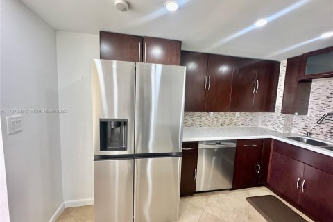 Снять в аренду кондоминиум в Халландейл-Бич, Флорида 3 спальни, 132.11м2, № 1991941 - фото 26