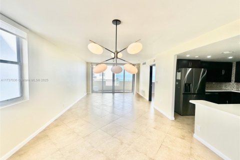 Снять в аренду кондоминиум в Халландейл-Бич, Флорида 3 спальни, 132.11м2, № 1991941 - фото 8