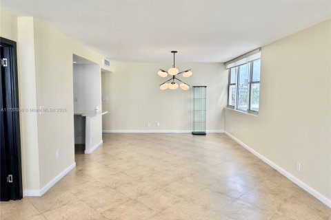 Снять в аренду кондоминиум в Халландейл-Бич, Флорида 3 спальни, 132.11м2, № 1991941 - фото 13