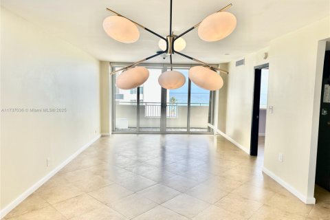 Снять в аренду кондоминиум в Халландейл-Бич, Флорида 3 спальни, 132.11м2, № 1991941 - фото 9