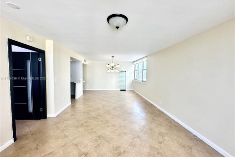 Снять в аренду кондоминиум в Халландейл-Бич, Флорида 3 спальни, 132.11м2, № 1991941 - фото 14