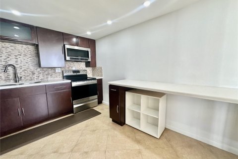 Снять в аренду кондоминиум в Халландейл-Бич, Флорида 3 спальни, 132.11м2, № 1991941 - фото 21