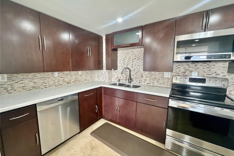 Снять в аренду кондоминиум в Халландейл-Бич, Флорида 3 спальни, 132.11м2, № 1991941 - фото 25