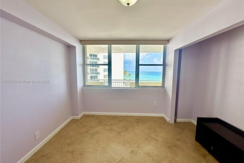 Снять в аренду кондоминиум в Халландейл-Бич, Флорида 3 спальни, 132.11м2, № 1991941 - фото 29