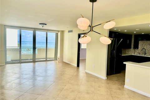 Снять в аренду кондоминиум в Халландейл-Бич, Флорида 3 спальни, 132.11м2, № 1991941 - фото 10