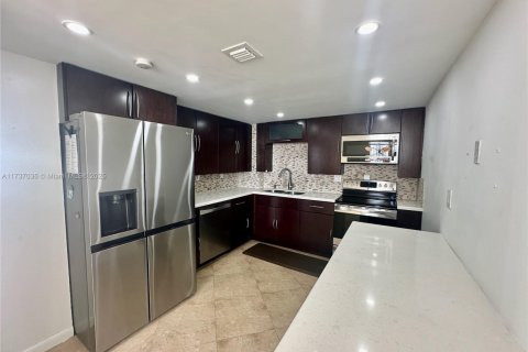 Снять в аренду кондоминиум в Халландейл-Бич, Флорида 3 спальни, 132.11м2, № 1991941 - фото 17