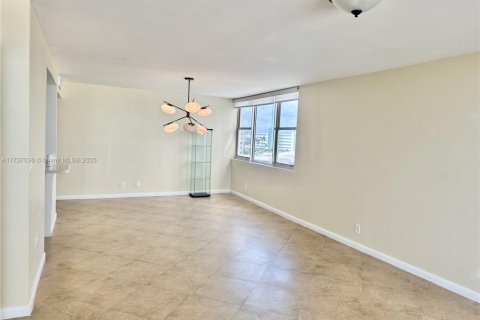 Снять в аренду кондоминиум в Халландейл-Бич, Флорида 3 спальни, 132.11м2, № 1991941 - фото 16