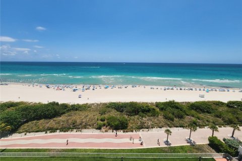 Condo in Miami Beach, Florida, 2 bedrooms  № 2065960