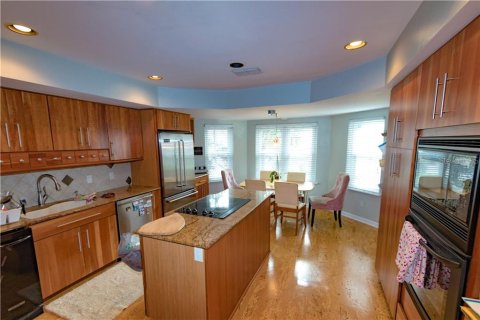 House in Lutz, Florida 4 bedrooms, 296.45 sq.m. № 2403670 - photo 7