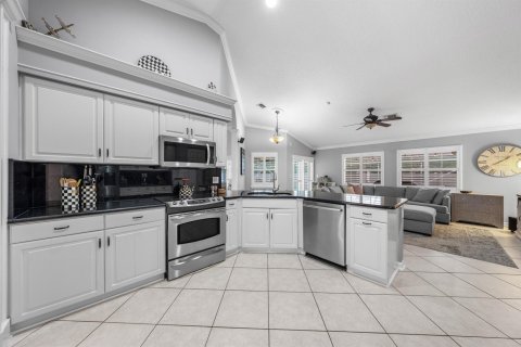 House in Wellington, Florida 4 bedrooms, 204.38 sq.m. № 2399998 - photo 9