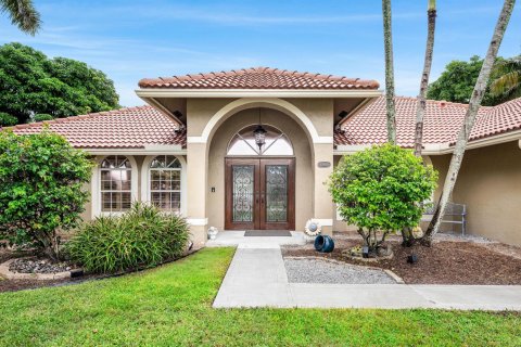 House in Wellington, Florida 4 bedrooms, 204.38 sq.m. № 2399998 - photo 2