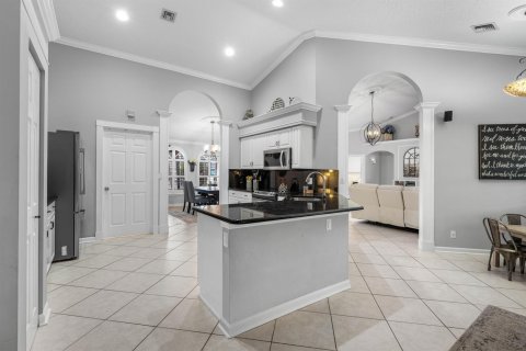 House in Wellington, Florida 4 bedrooms, 204.38 sq.m. № 2399998 - photo 11