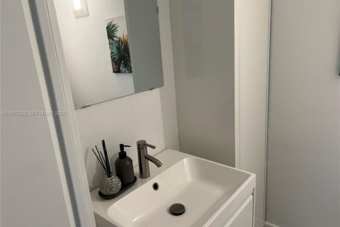 Copropriété à vendre à Miami Beach, Floride: 2 chambres, 68.75 m2 № 2011482 - photo 14